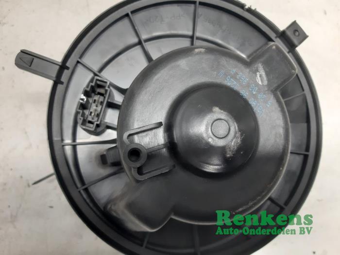 Heating and ventilation fan motor from a Seat Leon (1P1) 1.4 16V 2008