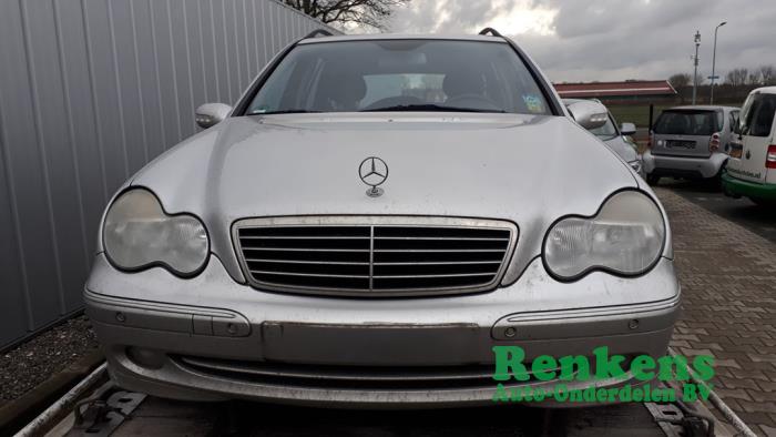 Używane Reflektor lewy Mercedes C Combi (S203) 2.2 C-220 CDI 16V Cena € 25,00 Procedura marży oferowane przez Renkens Auto-Onderdelen B.V.