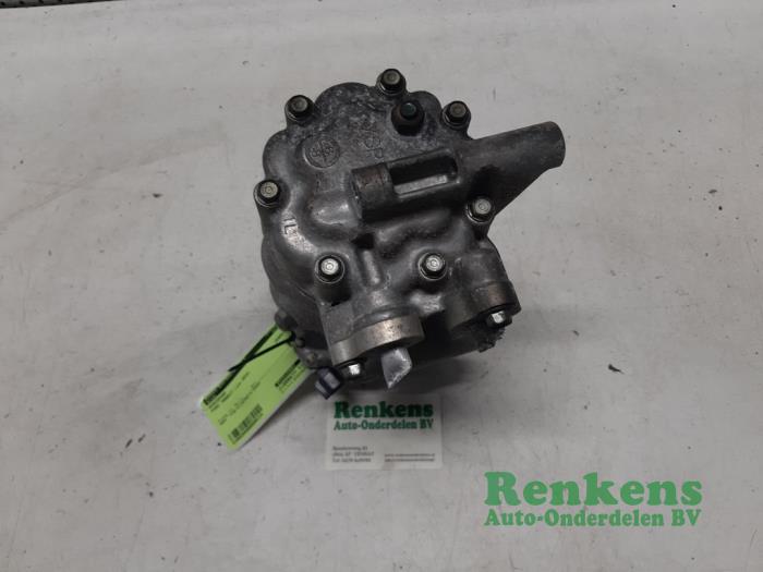 Air conditioning pump from a Ford Transit Tourneo 2.2 TDCi 16V 2010