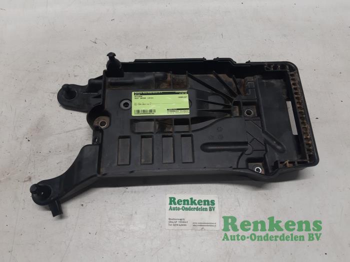Battery box from a Seat Arona (KJX) 1.0 TSI 12V 2019