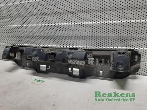 Used Rear bumper bracket central Citroen C3 (SC) 1.6 HDi 92 Price € 20,00 Margin scheme offered by Renkens Auto-Onderdelen B.V.