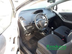 Usagé Kit + module airbag Toyota Yaris II (P9) 1.33 16V Dual VVT-I Prix € 300,00 Règlement à la marge proposé par Renkens Auto-Onderdelen B.V.
