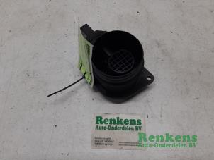 Usagé Compteur de masse d'air Volkswagen Transporter/Caravelle T5 1.9 TDi Prix € 30,00 Règlement à la marge proposé par Renkens Auto-Onderdelen B.V.