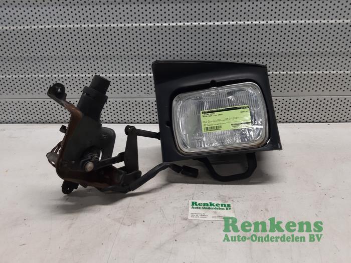 Używane Reflektor lewy Mazda 323 F (BG14) 1.6i 16V Cena € 50,00 Procedura marży oferowane przez Renkens Auto-Onderdelen B.V.