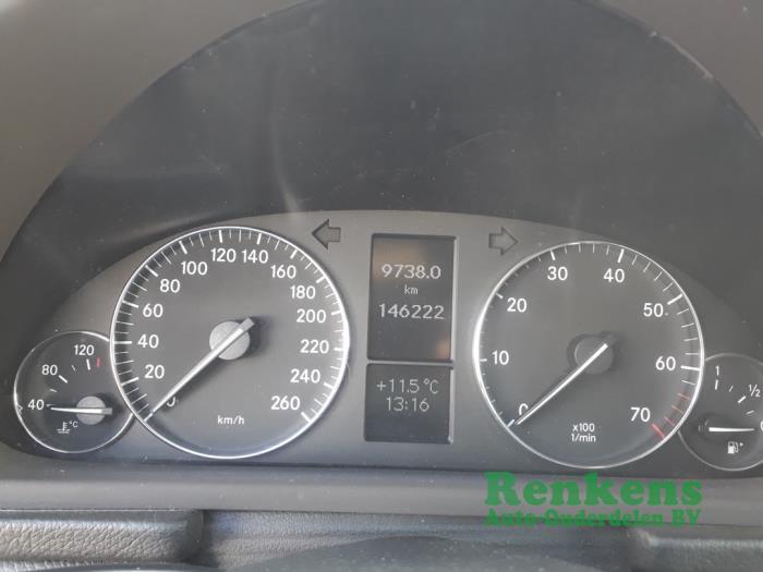 Used Gearbox Mercedes C Sportcoupé (C203) 1.8 C-160 Price on request offered by Renkens Auto-Onderdelen B.V.
