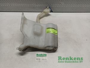 Używane Zbiornik spryskiwacza przód Mercedes C Sportcoupé (C203) 1.8 C-160 Cena € 25,00 Procedura marży oferowane przez Renkens Auto-Onderdelen B.V.