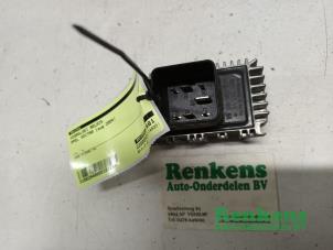 Used Glow plug relay Opel Vectra C Caravan 2.0 DTI 16V Price € 10,00 Margin scheme offered by Renkens Auto-Onderdelen B.V.