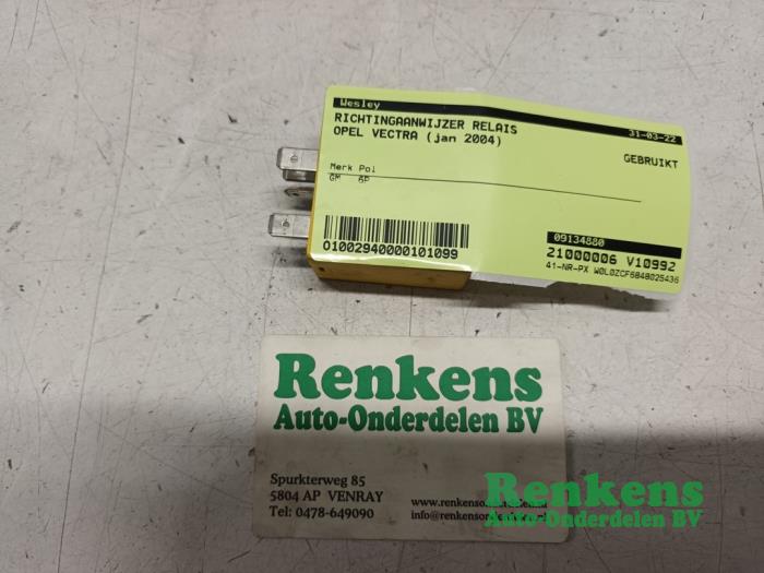 Begagnade Indikatorrelä Opel Vectra C GTS 2.2 16V Pris € 15,00 Marginaltabell erbjuds av Renkens Auto-Onderdelen B.V.