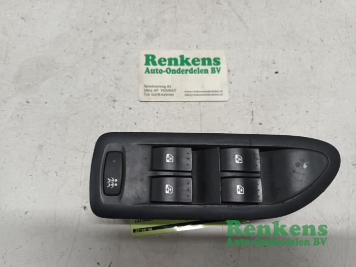 Usados Interruptor de ventanilla eléctrica Renault Laguna II (BG) 1.8 16V Precio € 20,00 Norma de margen ofrecido por Renkens Auto-Onderdelen B.V.