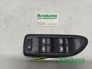 Used Electric window switch Renault Laguna II (BG) 1.8 16V Price € 20,00 Margin scheme offered by Renkens Auto-Onderdelen B.V.