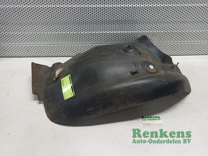 Wheel arch liner from a Renault Clio III (BR/CR) 1.2 16V 75 2006