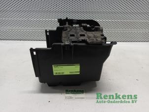 Used Battery box Ford B-Max (JK8) 1.0 EcoBoost 12V 100 Price € 20,00 Margin scheme offered by Renkens Auto-Onderdelen B.V.
