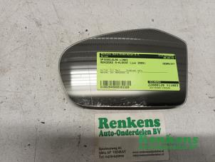 Używane Szyba lusterka lewego Mercedes A (W169) 2.0 A-160 CDI 16V 3-Drs. Cena € 15,00 Procedura marży oferowane przez Renkens Auto-Onderdelen B.V.