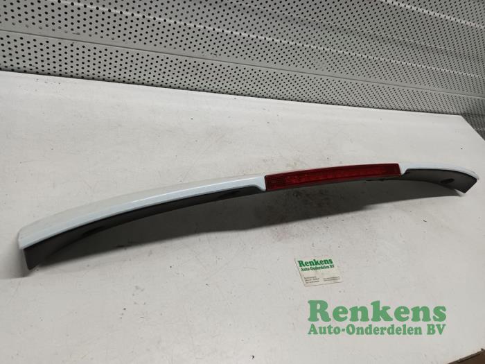 Spoiler tailgate from a Renault Clio III (BR/CR) 1.5 dCi FAP 2012