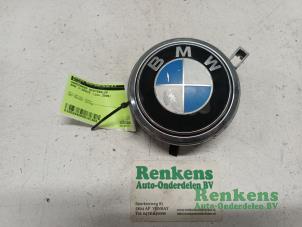 Usagé Poignée hayon BMW 1 serie (E87/87N) 116i 1.6 16V Prix € 20,00 Règlement à la marge proposé par Renkens Auto-Onderdelen B.V.