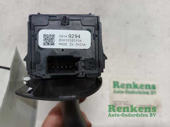 Indicator switch from a Opel Astra K Sports Tourer 1.0 Turbo 12V 2019