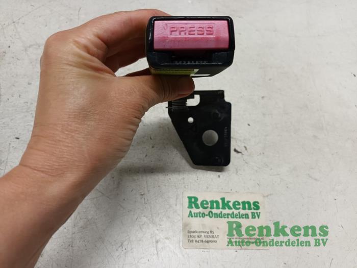 Rear seatbelt buckle, centre from a Peugeot 307 (3A/C/D) 1.6 16V 2007