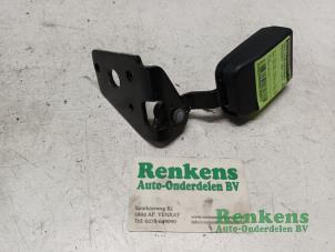 Used Rear seatbelt buckle, centre Peugeot 307 (3A/C/D) 1.6 16V Price € 15,00 Margin scheme offered by Renkens Auto-Onderdelen B.V.