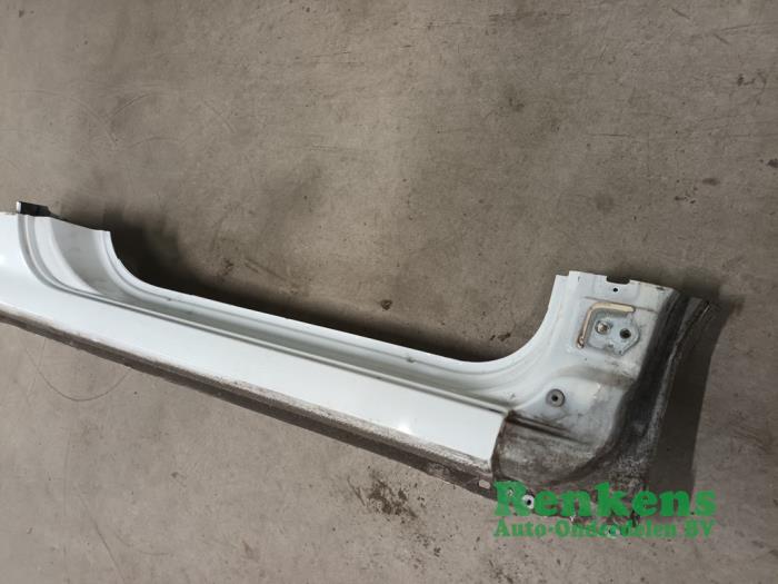 Sill, right from a Renault Twingo II (CN) 1.2 16V 2012
