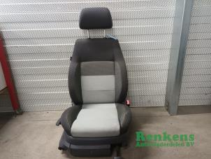 Gebrauchte Sitz rechts Volkswagen CrossPolo (9N3) 1.9 TDI Preis € 70,00 Margenregelung angeboten von Renkens Auto-Onderdelen B.V.