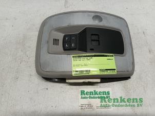 Usagé Eclairage intérieur avant Volvo C30 (EK/MK) 1.6 16V Prix € 25,00 Règlement à la marge proposé par Renkens Auto-Onderdelen B.V.