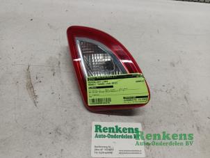Usagé Feu arrière gauche Renault Twingo II (CN) 1.2 16V Prix € 15,00 Règlement à la marge proposé par Renkens Auto-Onderdelen B.V.
