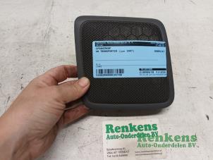 Used Speaker cap Volkswagen Transporter/Caravelle T4 2.5 TDI Price € 10,00 Margin scheme offered by Renkens Auto-Onderdelen B.V.