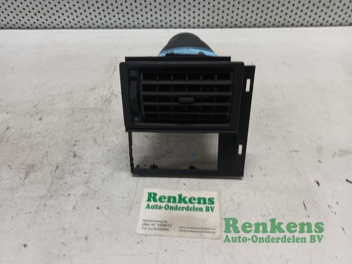 Begagnade Luftmunstycke, instrumentbräda Volkswagen Transporter/Caravelle T4 2.5 TDI Pris € 20,00 Marginaltabell erbjuds av Renkens Auto-Onderdelen B.V.