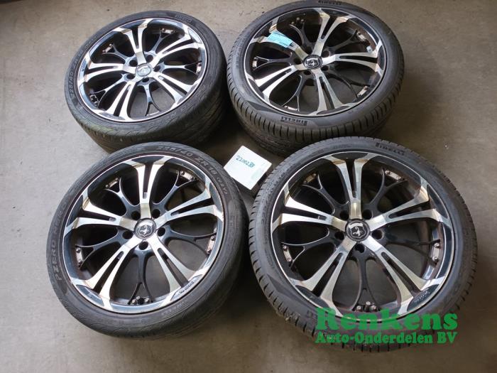 Sport rims set + tires from a Opel Vectra C GTS 2.2 16V 2003