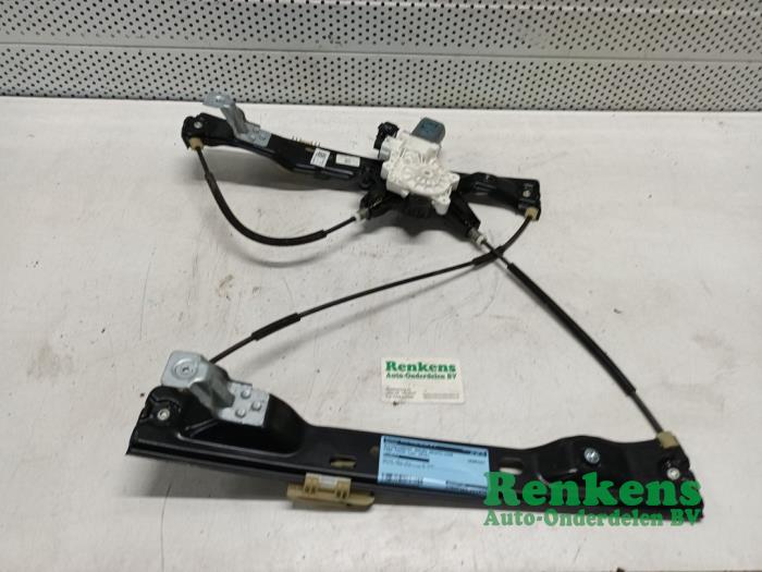 Window mechanism 4-door, front right from a Ford Focus 3 Wagon 1.0 Ti-VCT EcoBoost 12V 100 2013