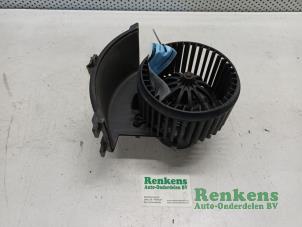 Used Heating and ventilation fan motor Volkswagen Transporter T5 1.9 TDi Price € 35,00 Margin scheme offered by Renkens Auto-Onderdelen B.V.