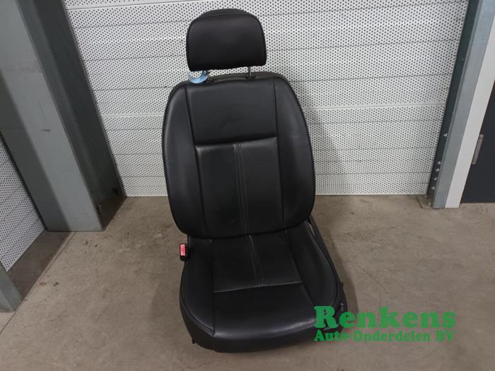 Używane Fotel lewy Peugeot 607 (9D/U) 2.7 HDi V6 24V Cena € 75,00 Procedura marży oferowane przez Renkens Auto-Onderdelen B.V.