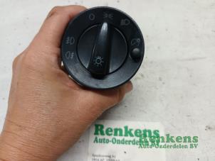 Gebrauchte Licht Schalter Skoda Octavia (1U2) 1.6 LX Preis € 25,00 Margenregelung angeboten von Renkens Auto-Onderdelen B.V.