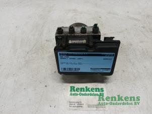 Usados Bomba ABS Renault Twingo (C06) 1.2 Precio € 60,00 Norma de margen ofrecido por Renkens Auto-Onderdelen B.V.