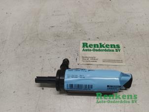 Used Headlight washer pump Seat Leon (1P1) 1.8 TSI 16V Price € 15,00 Margin scheme offered by Renkens Auto-Onderdelen B.V.