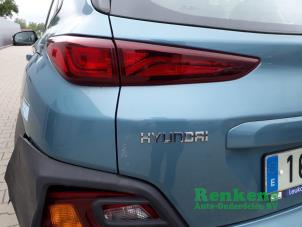 Usados Luz trasera izquierda Hyundai Kona (OS) 1.0 T-GDI 12V Precio € 50,00 Norma de margen ofrecido por Renkens Auto-Onderdelen B.V.