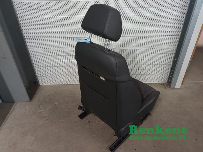 Seat, left from a Opel Signum (F48) 2.2 DGI 16V 2005