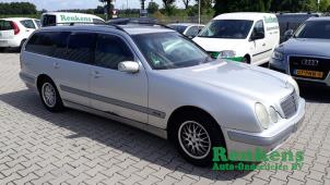 Gebrauchte Außenspiegel rechts Mercedes E Combi (S210) 2.2 E-220 CDI 16V Preis € 30,00 Margenregelung angeboten von Renkens Auto-Onderdelen B.V.