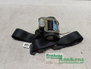 Używane Pas bezpieczenstwa lewy przód Mercedes E Combi (S210) 2.2 E-220 CDI 16V Cena € 35,00 Procedura marży oferowane przez Renkens Auto-Onderdelen B.V.