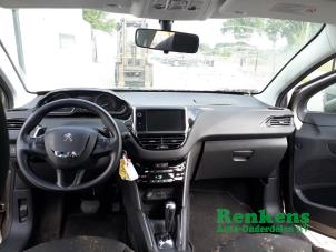 Used Interior display Peugeot 208 I (CA/CC/CK/CL) 1.4 HDi Price on request offered by Renkens Auto-Onderdelen B.V.
