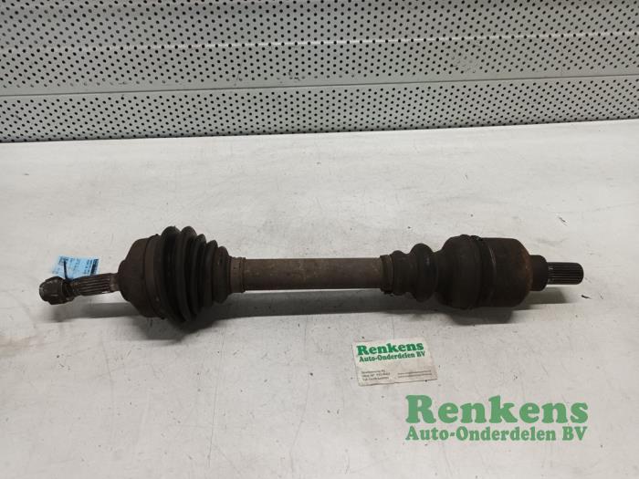 Gebrauchte Antriebswelle links vorne Peugeot 206 (2A/C/H/J/S) 1.4 XR,XS,XT,Gentry Preis € 35,00 Margenregelung angeboten von Renkens Auto-Onderdelen B.V.