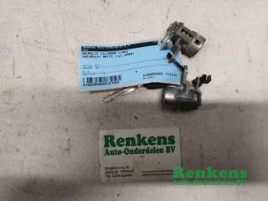 Używane Wkladka zamka drzwiowego lewa Chevrolet Matiz 1.0 Cena € 25,00 Procedura marży oferowane przez Renkens Auto-Onderdelen B.V.