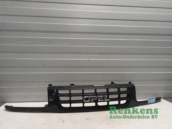 Używane Grill Opel Frontera (6B) 2.2 DTI 16V Cena € 40,00 Procedura marży oferowane przez Renkens Auto-Onderdelen B.V.