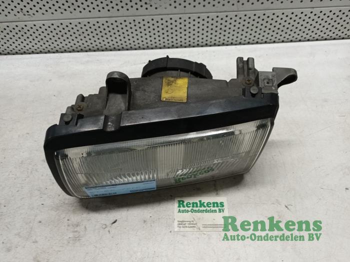 Headlight, left from a Opel Frontera (6B) 2.2 DTI 16V 2000