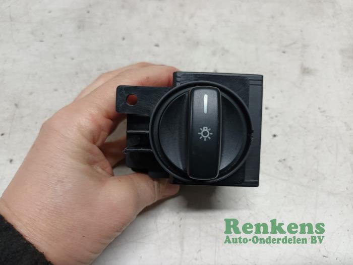 Gebrauchte Licht Schalter Mercedes A (W169) 2.0 A-200 5-Drs. Preis € 20,00 Margenregelung angeboten von Renkens Auto-Onderdelen B.V.