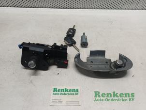 Used Set of cylinder locks (complete) Opel Meriva 1.6 Price € 60,00 Margin scheme offered by Renkens Auto-Onderdelen B.V.