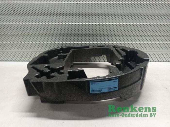 Używane Schowek Audi A1 Sportback (8XA/8XF) 1.4 TFSI Cylinder on demand 16V Cena € 20,00 Procedura marży oferowane przez Renkens Auto-Onderdelen B.V.