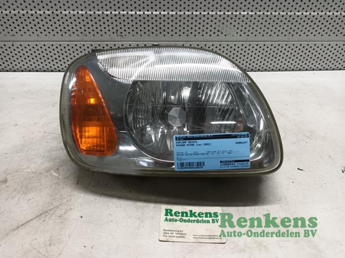 Headlight, right from a Nissan Micra (K11) 1.4 16V 2002