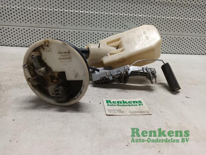 Begagnade Bensinpump Nissan Micra (K11) 1.4 16V Pris € 35,00 Marginaltabell erbjuds av Renkens Auto-Onderdelen B.V.
