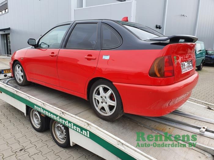 Usagé Train arrière complet Volkswagen Polo III Classic (6KV2) 2.0 Prix € 150,00 Règlement à la marge proposé par Renkens Auto-Onderdelen B.V.